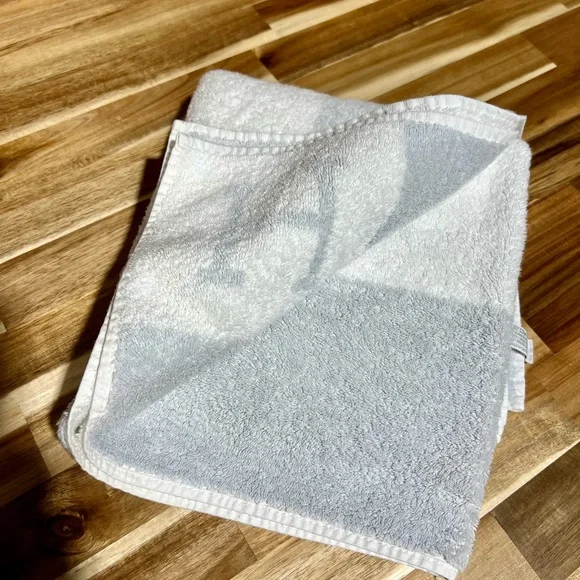 Hermes Avalon Hand towel 100% Authentic - Picture 1 of 7